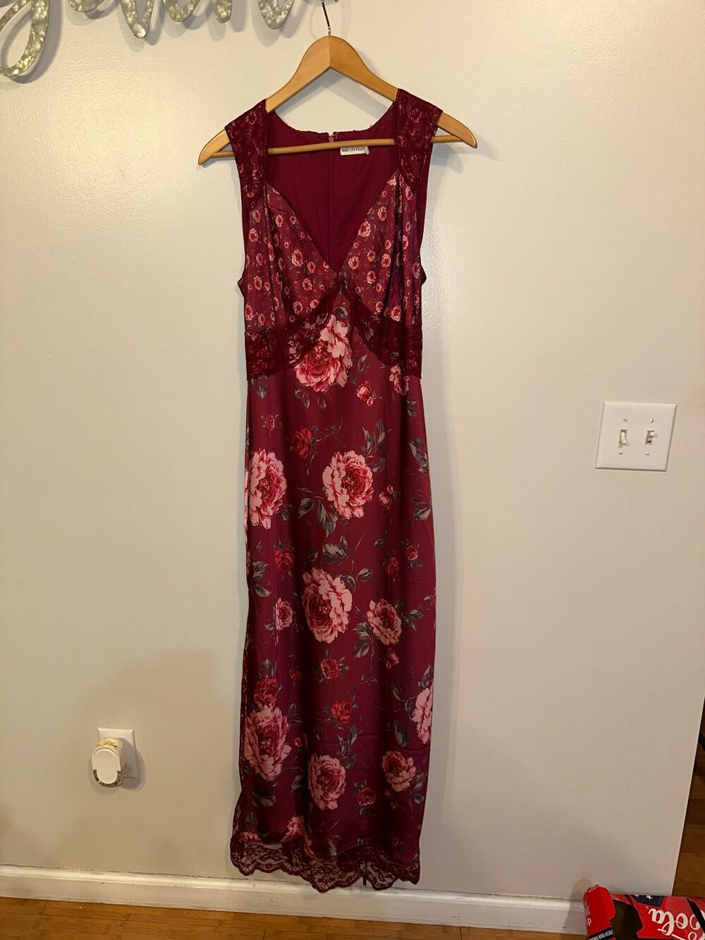 Avec Les Filles Burgundy Floral Maxi Dress Size 10 Lace Trim Sleeveless V Neck